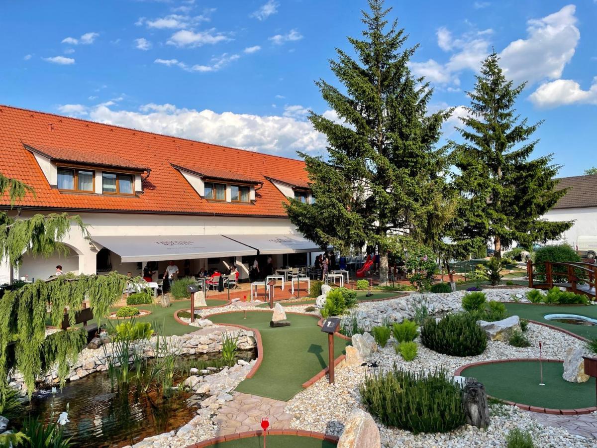 Tišnovská Rychta Hotel Exterior foto