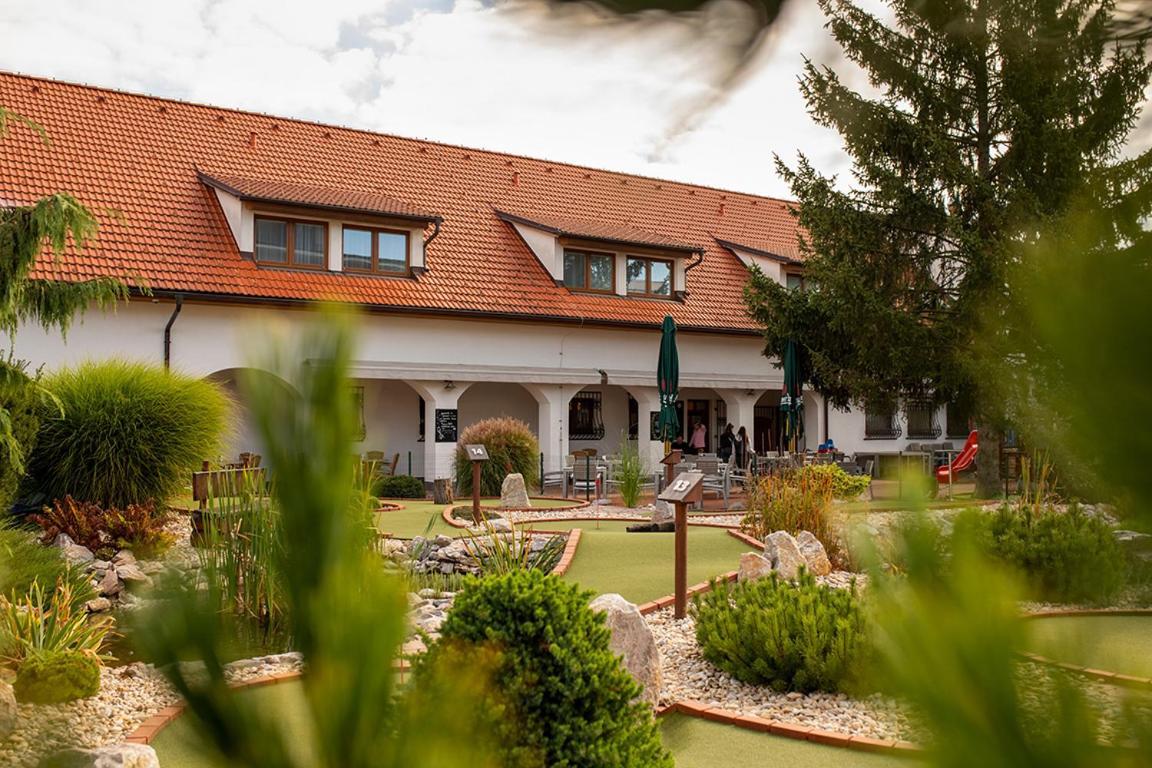 Tišnovská Rychta Hotel Exterior foto